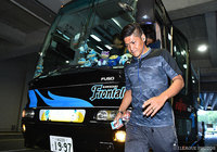 バスから降りる大久保 嘉人【明治安田Ｊ１ 2nd 第9節 浦和vs川崎Ｆ】