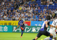 プレースキックを蹴るアデミウソン（Ｇ大阪）【明治安田Ｊ１ 2nd 第9節 Ｇ大阪vs神戸】