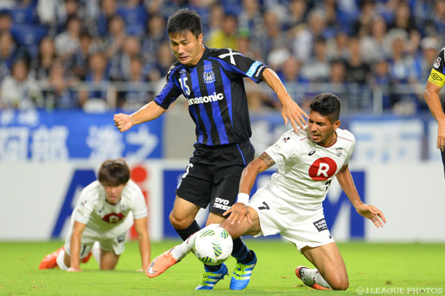 鋭い読みで攻撃の芽を摘んだ今野 泰幸（Ｇ大阪）【明治安田Ｊ１ 2nd 第9節 Ｇ大阪vs神戸】