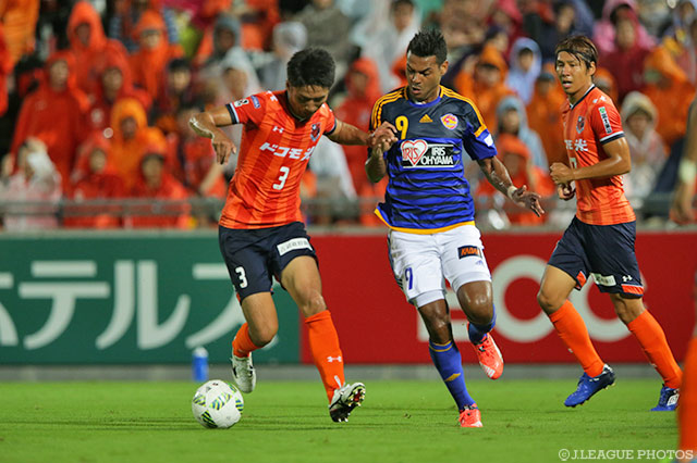 ウイルソン（仙台）を抑え切った河本 裕之（大宮）【明治安田Ｊ１ 2nd 第9節 大宮vs仙台】