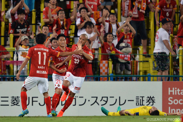 途中出場の川又 堅碁のゴールで名古屋が1点を返す 【明治安田Ｊ１ 2nd 第9節 柏vs名古屋】