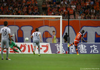 リードを広げるPKを決めたレオ シルバ（新潟）【明治安田Ｊ１ 2nd 第9節 新潟vs福岡】