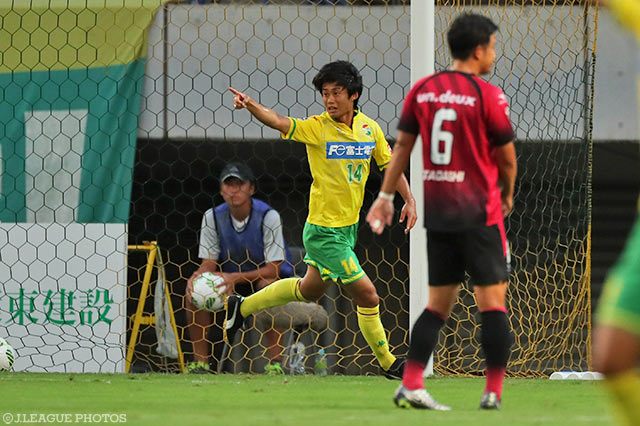 先制点となる今季9点目を決めた町田 也真人（千葉）【明治安田Ｊ２ 第30節 千葉vs岡山】