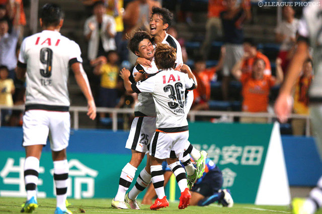 白崎 凌兵の今季6得点目で横浜FCを突き放した清水【明治安田Ｊ２ 第30節 横浜FCvs清水】