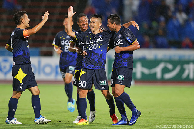 保坂 一成の今季初得点で先制した甲府【明治安田Ｊ１ 2nd 第10節 甲府vs大宮】