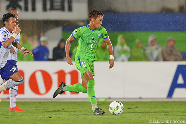 強烈な先制ミドルを突き刺した三竿 雄斗（湘南）【明治安田Ｊ１ 2nd 第10節 湘南vsＧ大阪】