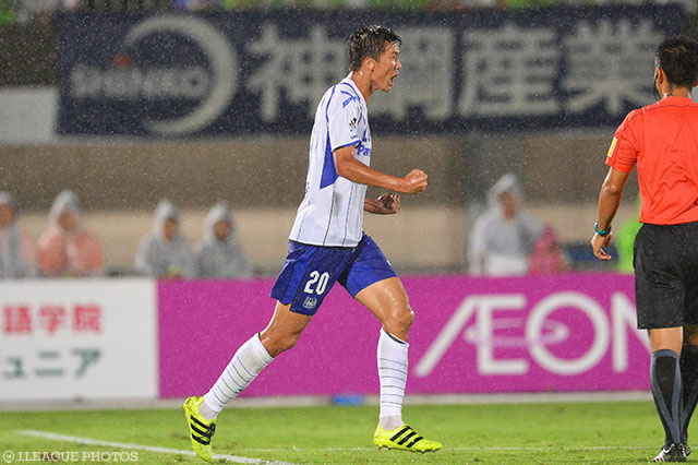 鮮やかなボレーシュートで同点とした長沢 駿（Ｇ大阪）【明治安田Ｊ１ 2nd 第10節 湘南vsＧ大阪】