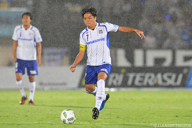 正確なキックでCKから逆転弾を演出した遠藤 保仁（Ｇ大阪）【明治安田Ｊ１ 2nd 第10節 湘南vsＧ大阪】