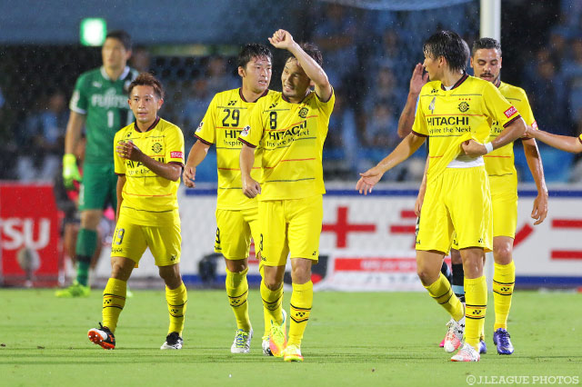 こぼれ球を押し込み、リードを再び2点に広げた茨田 陽生（柏）【明治安田Ｊ１ 2nd 第10節 川崎Ｆvs柏】