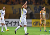 30分に先制ゴールを決めた青山 敏弘（広島）【明治安田Ｊ１ 2nd 第10節 仙台vs広島】
