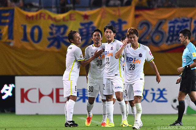 78分に貴重な追加点を決めた柴﨑 晃誠（広島）【明治安田Ｊ１ 2nd 第10節 仙台vs広島】