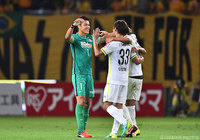 アウェイでの快勝を喜ぶ広島の選手たち【明治安田Ｊ１ 2nd 第10節 仙台vs広島】