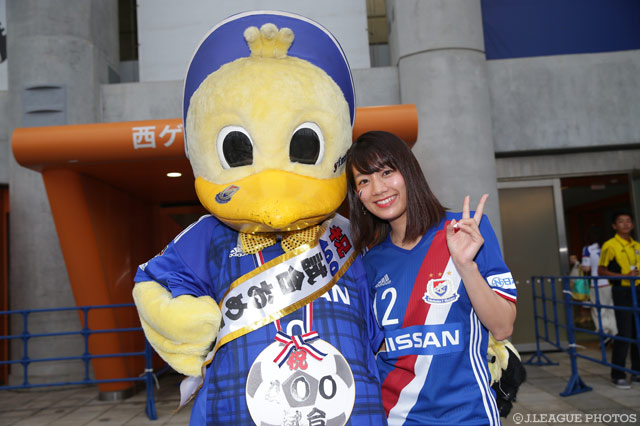 サトミキが日産スタジアムに来場！【明治安田Ｊ１ 2nd 第10節 横浜FMvs鹿島】