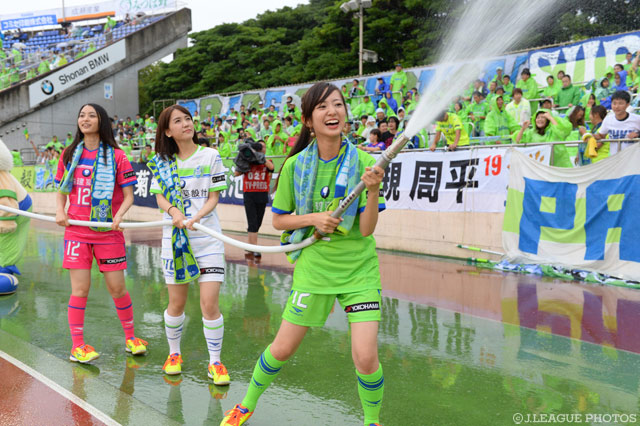 暑い夏を吹き飛ばす！ベルマーレクイーンの放水イベント【明治安田Ｊ１ 2nd 第10節 湘南vsＧ大阪】