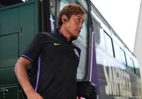 スタジアム入りするキャプテンの青山 敏弘（広島）【ＹＬＣ 準々決勝 第1戦 広島vsＧ大阪】