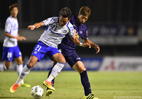 森﨑 和幸（広島）とボールを競り合う井手口 陽介（Ｇ大阪）【ＹＬＣ 準々決勝 第1戦 広島vsＧ大阪】