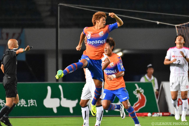 今季リーグ戦初得点となる先制点を鮮やかに決めた木村 裕（長崎）【明治安田Ｊ２ 第8節 長崎vs水戸】