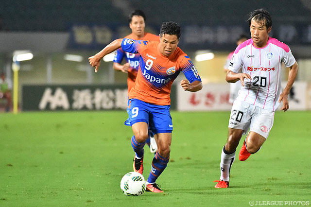 78分からの交代出場で決勝ゴールを狙った永井 龍（長崎）【明治安田Ｊ２ 第8節 長崎vs水戸】