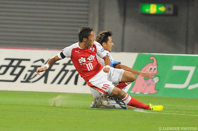 ポスト直撃の惜しいシュートを放った清武 功暉（熊本）【明治安田Ｊ２ 第9節 熊本vs横浜FC】