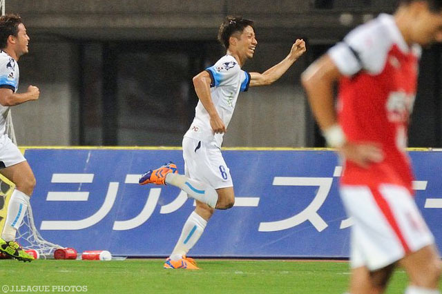 85分に決勝点を豪快に突き刺した佐藤 謙介（横浜FC）【明治安田Ｊ２ 第9節 熊本vs横浜FC】