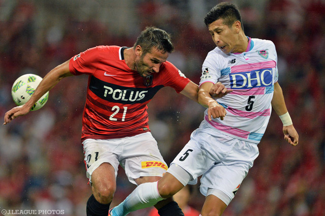 ズラタン（浦和）とキム ミンヒョク（鳥栖）の迫力ある空中戦 【明治安田Ｊ１ 2nd 第11節 浦和vs鳥栖】