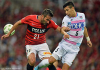 ズラタン（浦和）とキム ミンヒョク（鳥栖）の迫力ある空中戦 【明治安田Ｊ１ 2nd 第11節 浦和vs鳥栖】