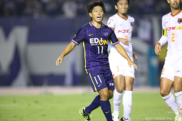 82分からピッチに立った佐藤 寿人（広島）【明治安田Ｊ１ 2nd 第11節 広島vs大宮】
