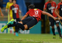 豪快なヘディングをみせる昌子 源（鹿島）【明治安田Ｊ１ 2nd 第11節 柏vs鹿島】