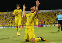 勝利を大きく手繰り寄せるゴールを決めたクリスティアーノ（柏）【明治安田Ｊ１ 2nd 第11節 柏vs鹿島】