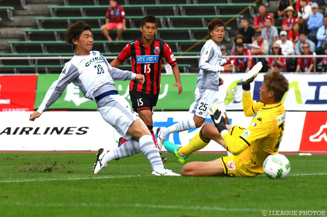 同点ゴールとなる今季9点目を挙げた瀬川 祐輔（群馬）【明治安田Ｊ２ 第31節 札幌vs群馬】