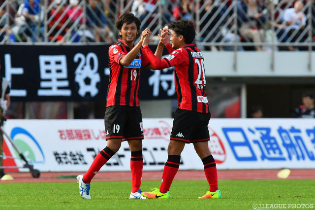 決勝点を決め、自身のＪ２通算300試合出場達成に花を添えた石井 謙伍（札幌）【明治安田Ｊ２ 第31節 札幌vs群馬】