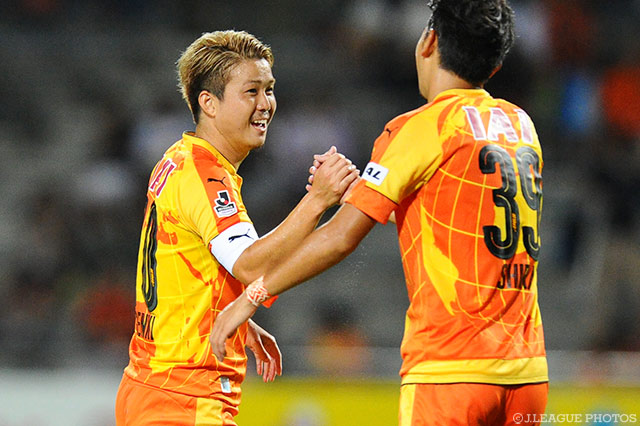 復帰初戦で直接FKを鮮やかに決めた大前 元紀（清水）【明治安田Ｊ２ 第31節 清水vs山形】