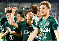 左足を振り抜き貴重な追加点を決めた工藤 浩平（松本）【明治安田Ｊ２ 第31節 松本vs京都】