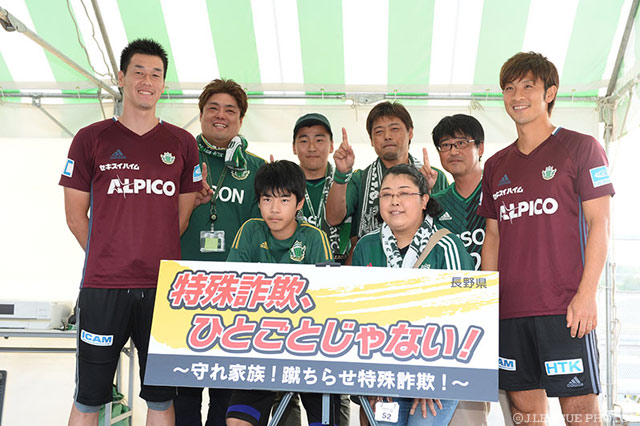 フットボーラ―たるものは、ピッチの外の笑顔も守る。【明治安田Ｊ２ 第31節 松本vs京都】