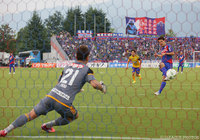 今季初得点となる先制PKを決めた山本 英臣（甲府）【明治安田Ｊ１ 2nd 第12節 甲府vs仙台】