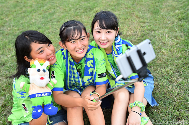 みんな揃って「Ｊ撮り」！【明治安田Ｊ１ 2nd 第12節 湘南vs福岡】