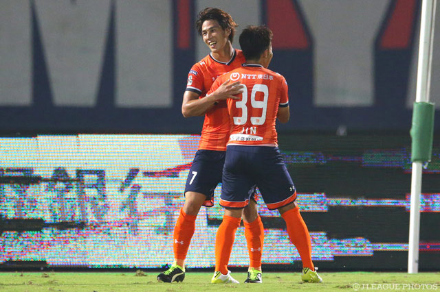 劇的な決勝ゴールを決めた江坂 任（大宮）【明治安田Ｊ１ 2nd 第12節 大宮vs川崎Ｆ】