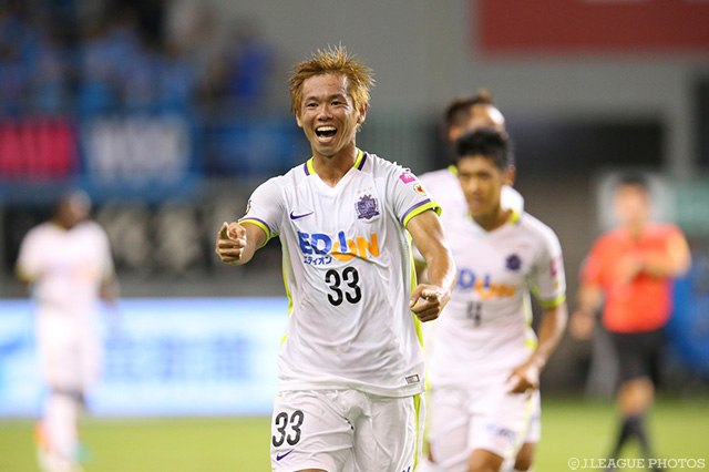 34分に先制ゴールを決めた塩谷 司（広島） 【明治安田Ｊ１ 2nd 第12節 鳥栖vs広島】