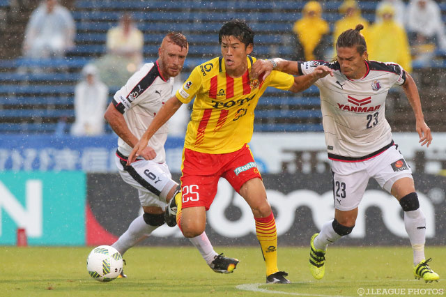 古巣相手に前線で奮闘した小松 塁（北九州）【明治安田Ｊ２ 第32節 北九州vsＣ大阪】