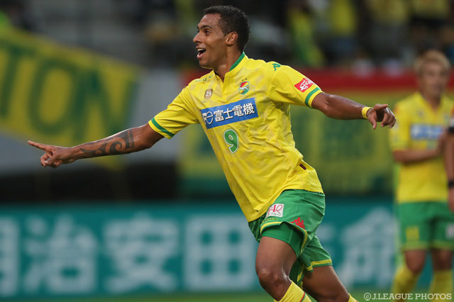 3試合連続となる得点を決めたエウトン（千葉）【明治安田Ｊ２ 第32節 千葉vs山口】