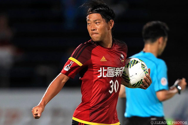 同点PKを決め、試合を振り出しに戻した山﨑 雅人（金沢）【明治安田Ｊ２ 第32節 金沢vs町田】