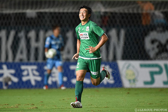 貴重な同点ゴールを蹴り込んだ阿部 正紀（岐阜）【明治安田Ｊ２ 第32節 岐阜vs愛媛】