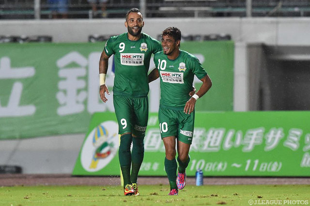 レオナルド ロシャ（#10）の劇的逆転弾で13試合ぶりに勝利した岐阜【明治安田Ｊ２ 第32節 岐阜vs愛媛】