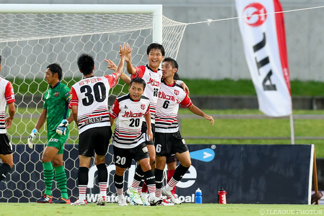 牛之濵 拓（#6）の今季8点目で先制した盛岡【明治安田Ｊ３ 第22節 琉球vs盛岡】