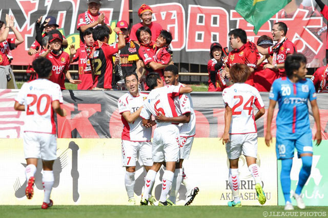 5分にアレックスの先制ヘッドで早々と均衡を破った福島【明治安田Ｊ３ 第23節 秋田vs福島】