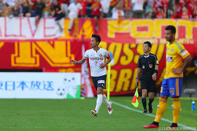 相手の隙を突き追加点を決めた田口 泰士（名古屋）【明治安田Ｊ１ 2nd 第13節 仙台vs名古屋】