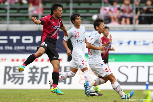 終盤に決定的なシュートを放った赤嶺 真吾（岡山）【明治安田Ｊ２ 第33節 岡山vs長崎】