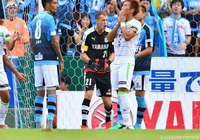 鋭いセーブでゴールを死守したカミンスキー（磐田）【明治安田Ｊ１ 2nd 第13節 磐田vs湘南】