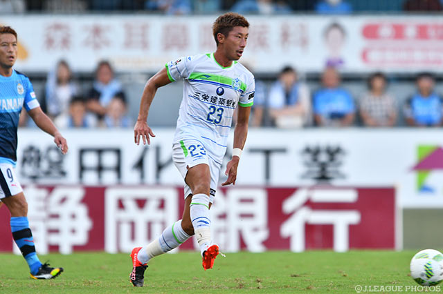 交代出場で惜しいシュートを放った高山 薫（湘南）【明治安田Ｊ１ 2nd 第13節 磐田vs湘南】