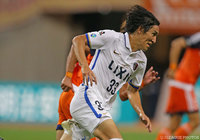 今季10点目となるゴールをPKで決めた金崎 夢生（鹿島）【明治安田Ｊ１ 2nd 第13節 新潟vs鹿島】